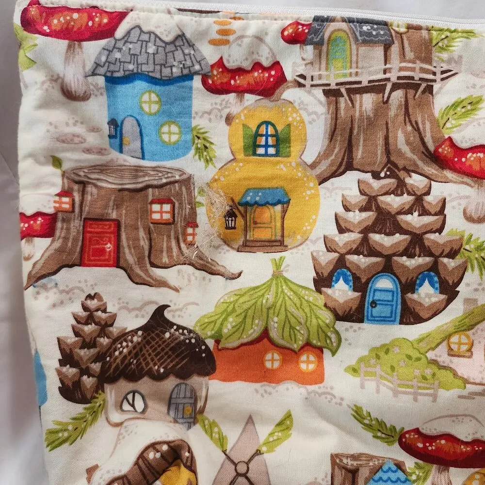 Gnome Project Bag 14x10x5 Zippered Hand Strap Flat Bottom Houses Pine Cones B35